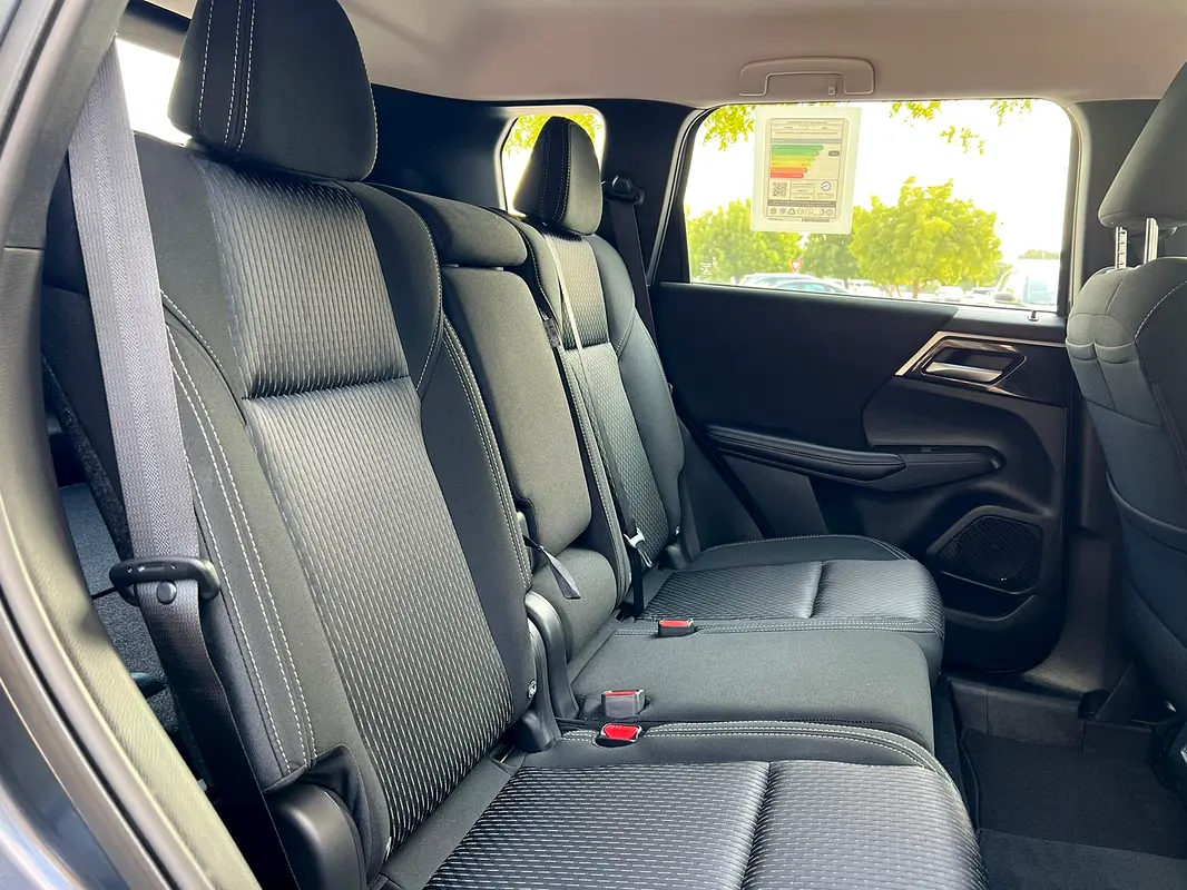 MITSUBISHI OUTLANDER 2025