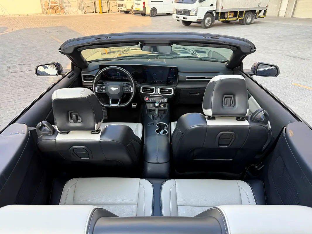 FORD MUSTANG 2025