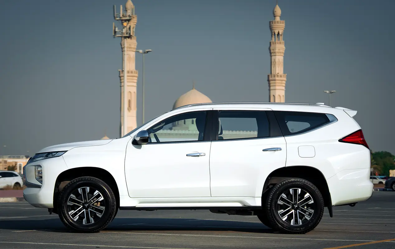 MITSUBISHI MONTERO 2024