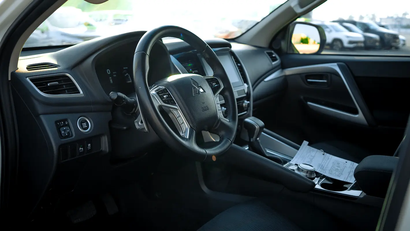 MITSUBISHI MONTERO 2024