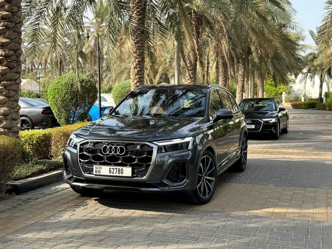AUDI Q7 2025
