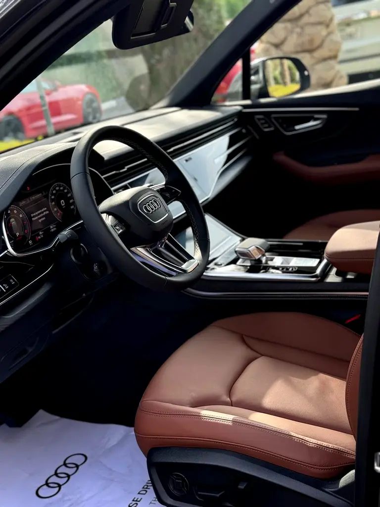 AUDI Q7 2025