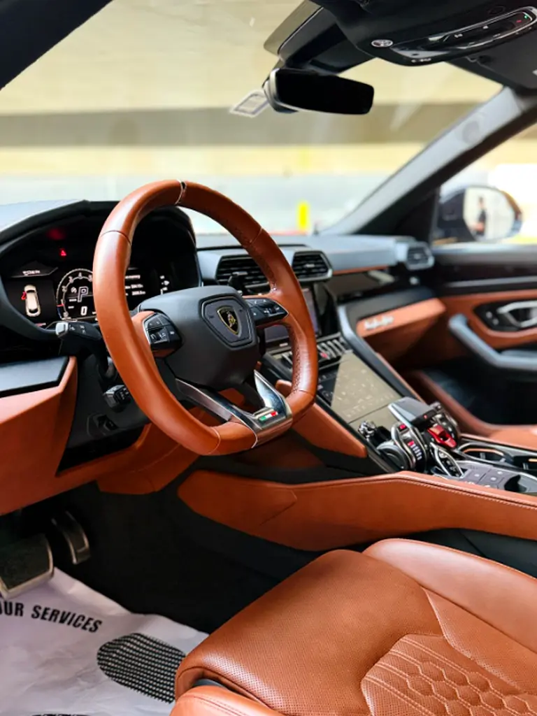 LAMBORGHINI URUS 2024