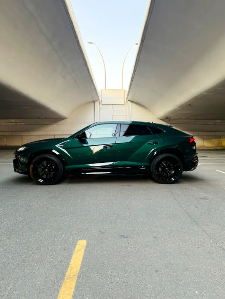 LAMBORGHINI URUS 2024