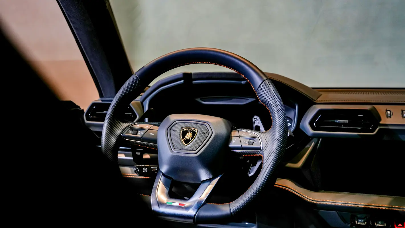 LAMBORGHINI URUS 2025