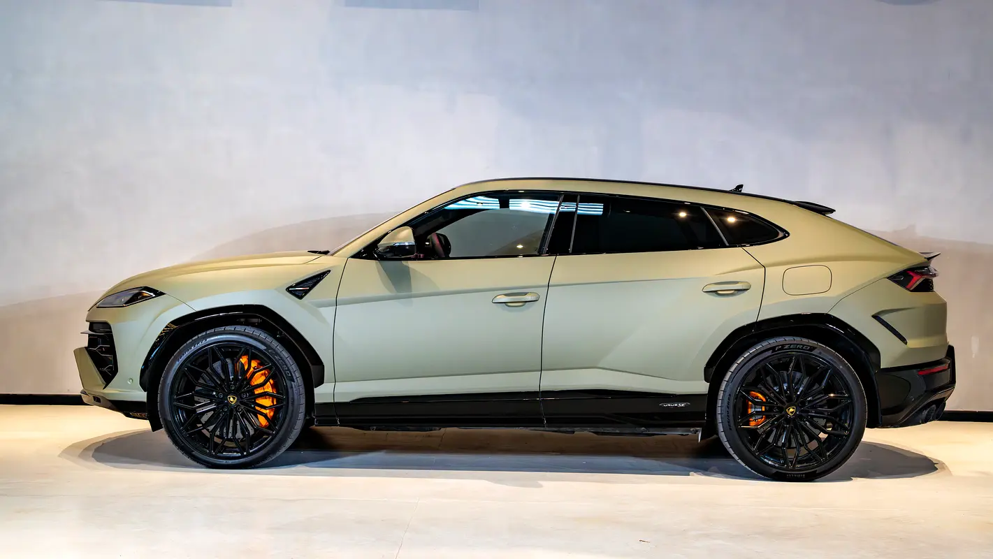 LAMBORGHINI URUS 2025