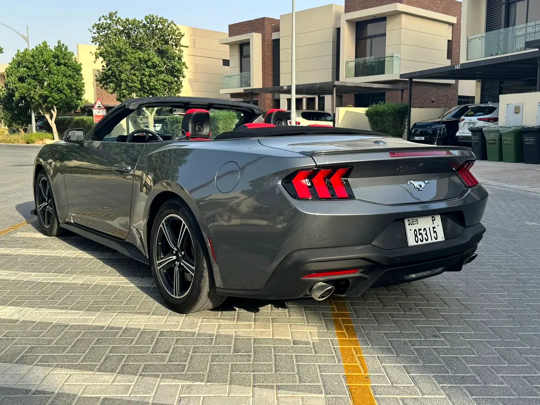 FORD MUSTANG 2024