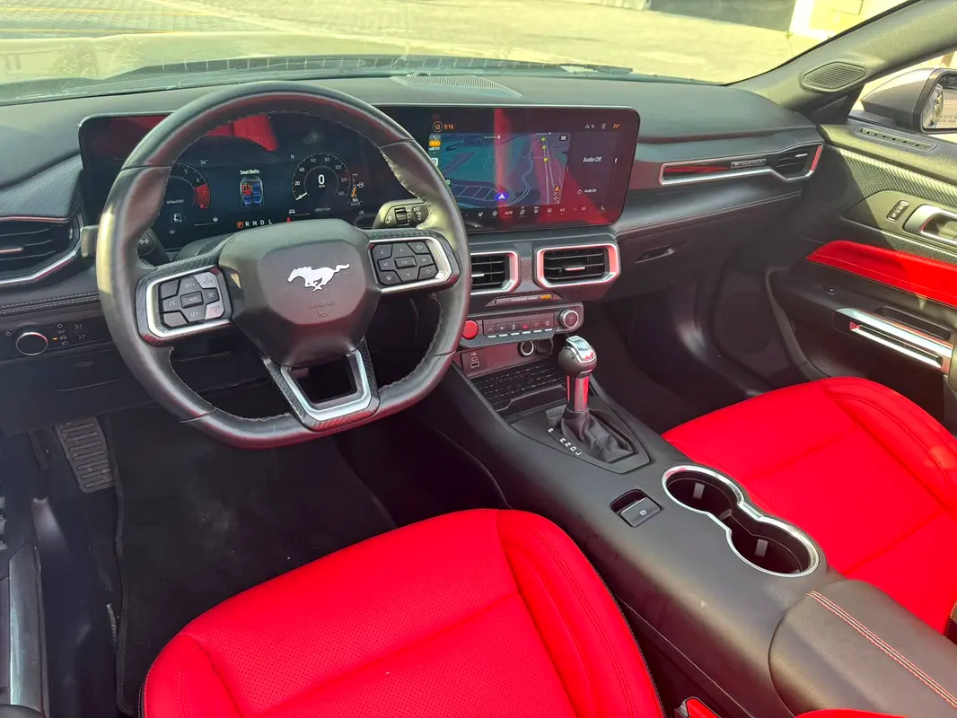 FORD MUSTANG 2024