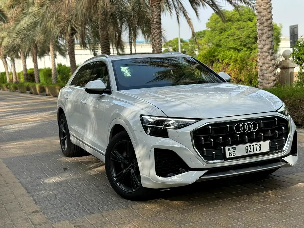 AUDI Q8 2025