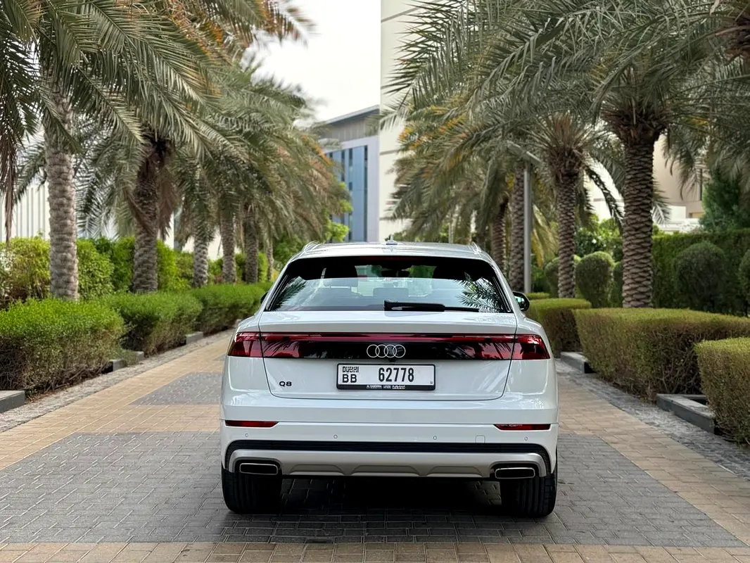 AUDI Q8 2025