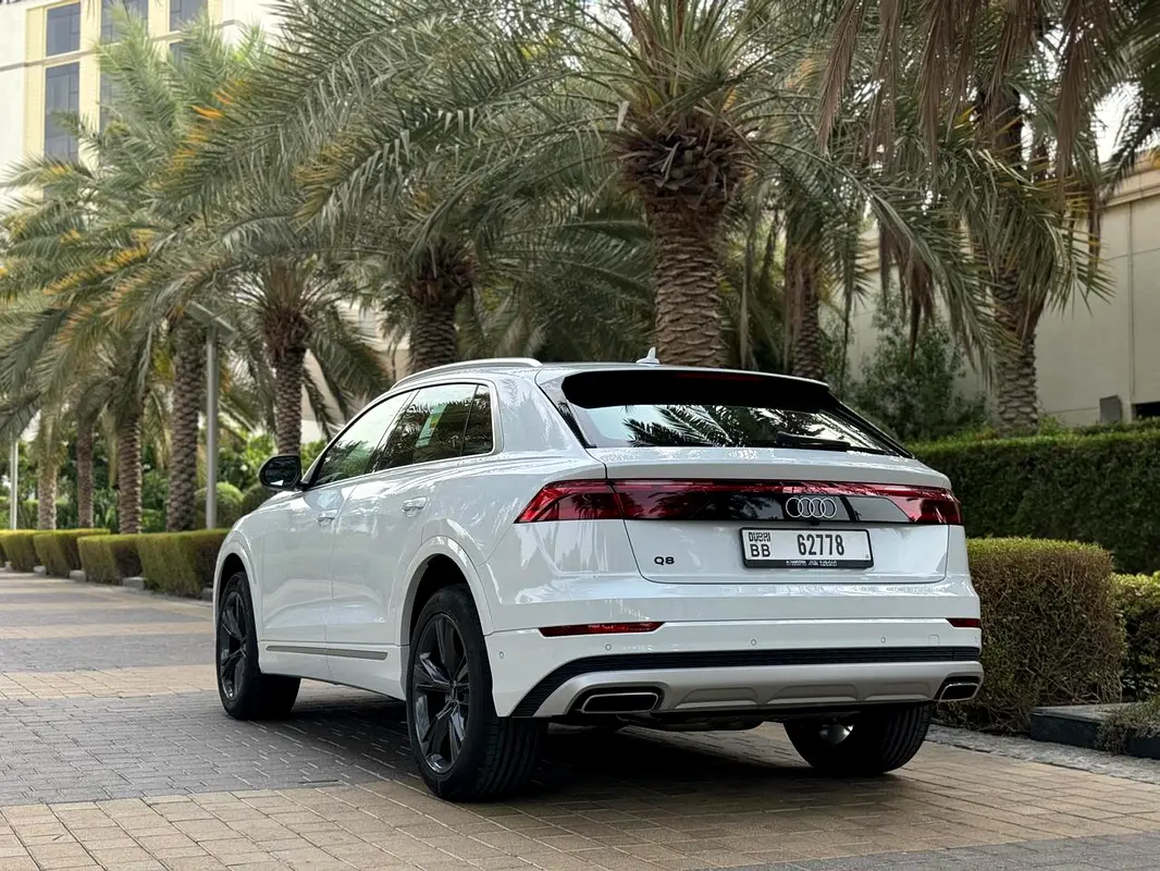 AUDI Q8 2025
