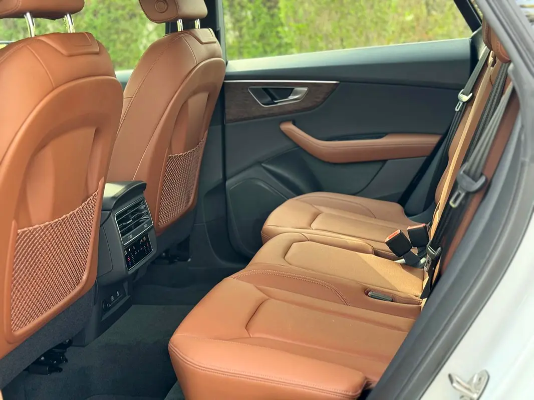 AUDI Q8 2025