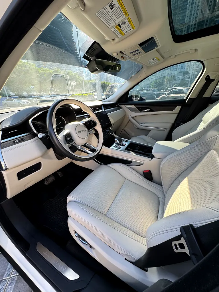 JAGUAR F-PACE 2024