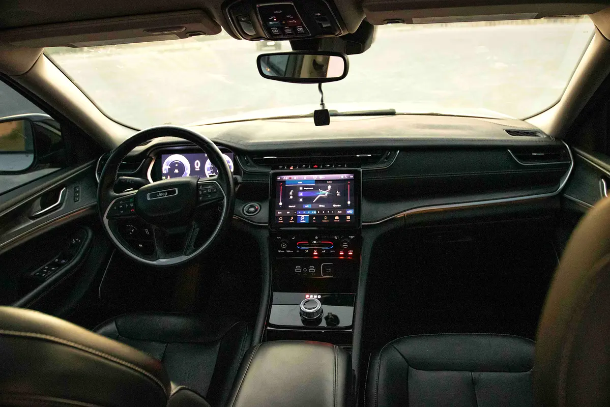 JEEP GRAND CHEROKEE 2023