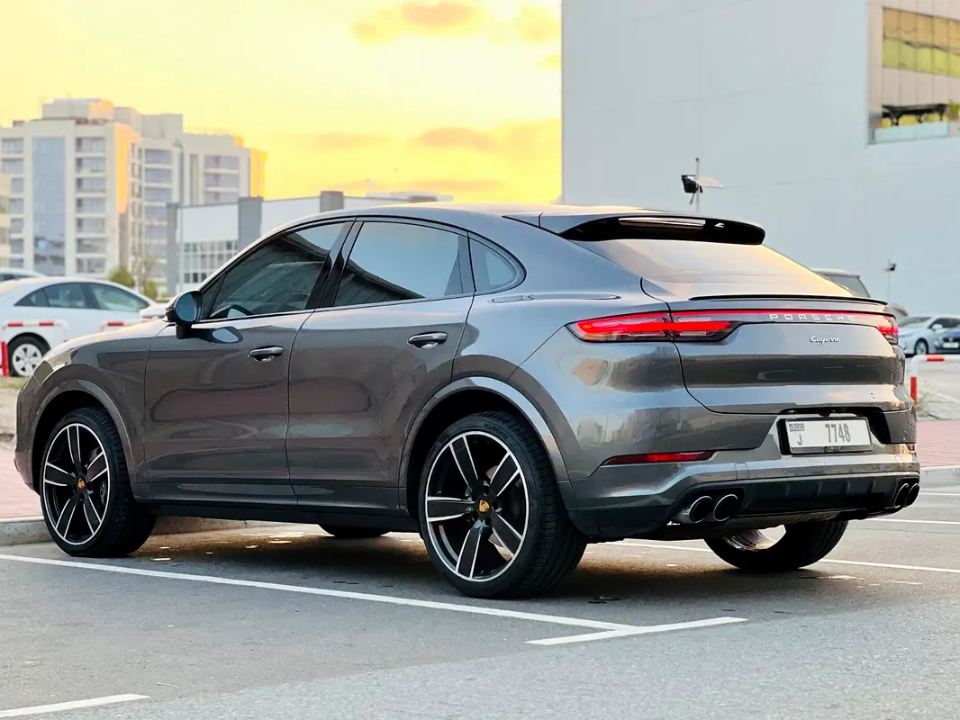 PORSCHE CAYENNE 2022