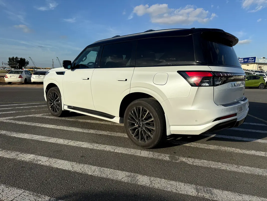 انفينتي QX80 2025
