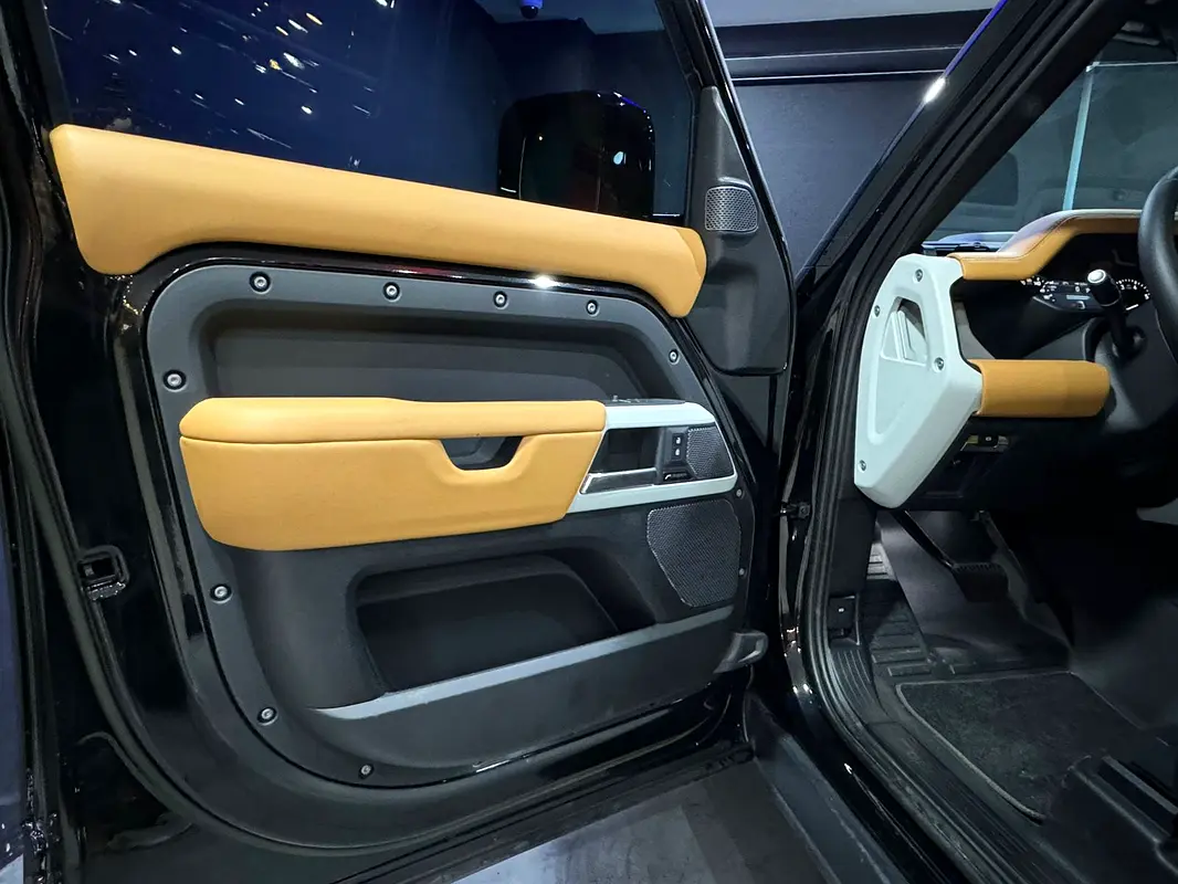 LAND ROVER DEFENDER 2024