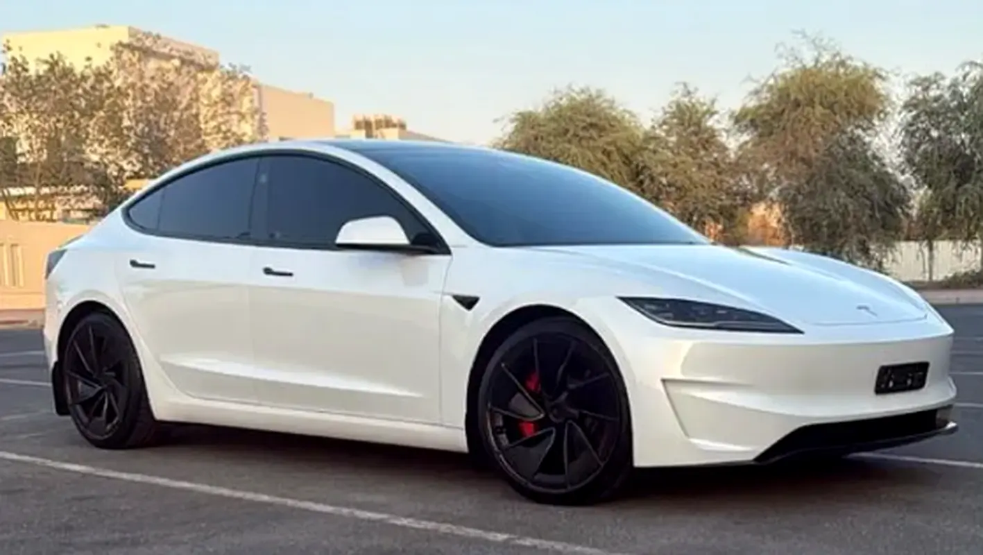 TESLA Model 3 2024