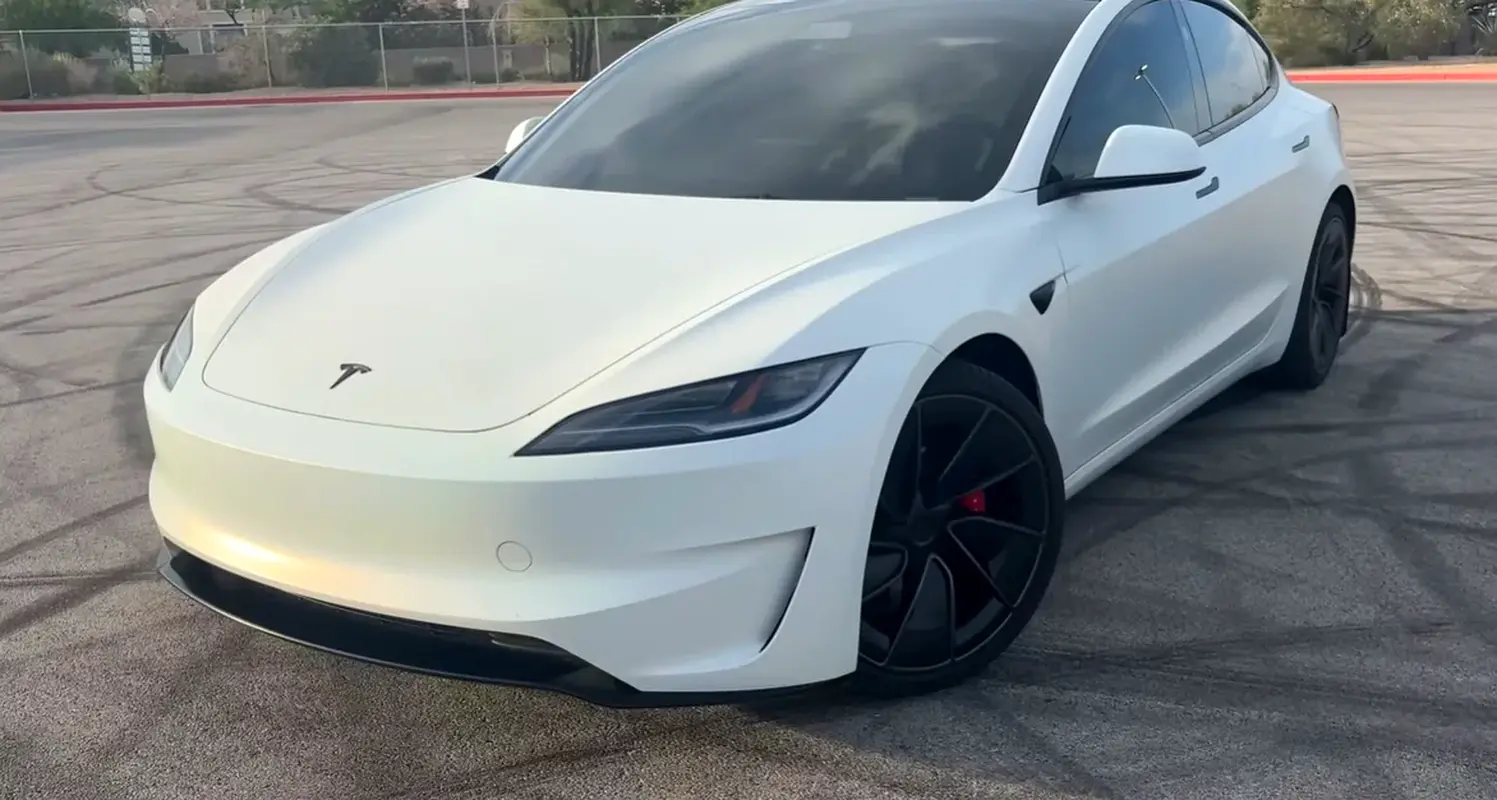 TESLA Model 3 2024