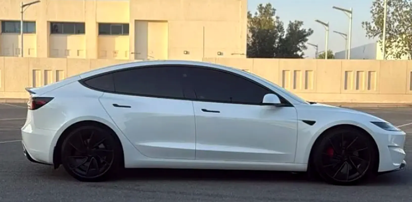 TESLA Model 3 2024