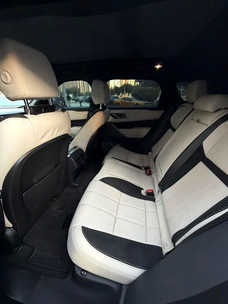 LAND ROVER VELAR 2023
