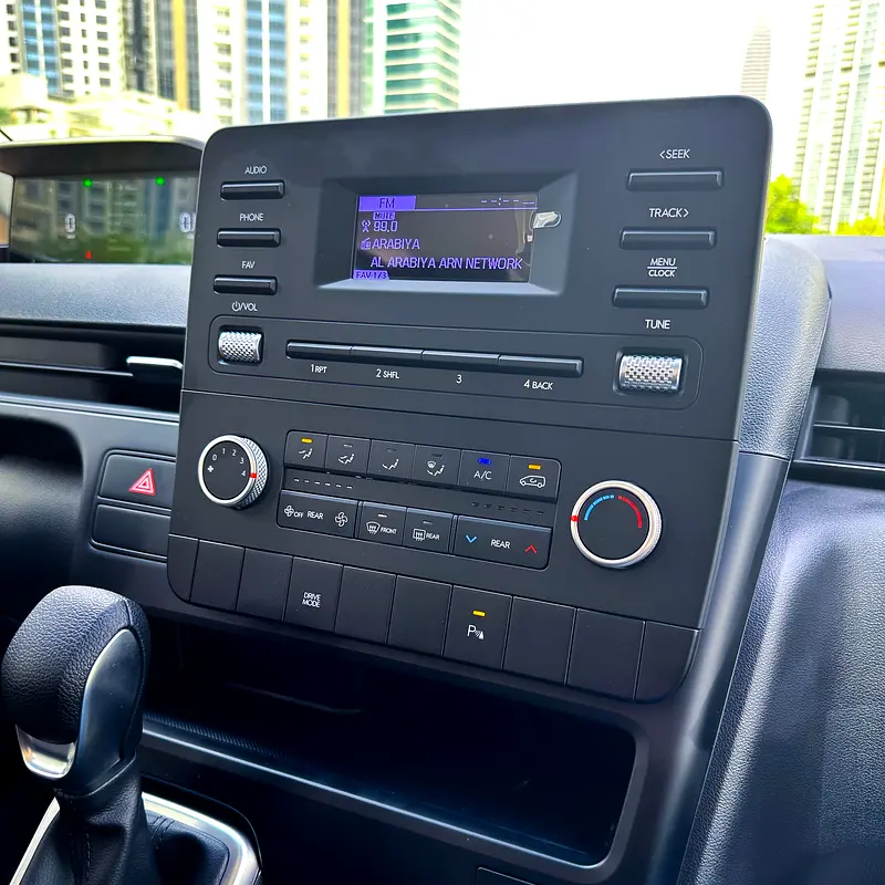 HYUNDAI STARIA 2025