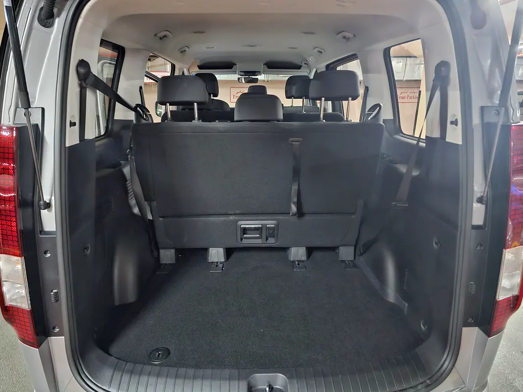 HYUNDAI STARIA 2025