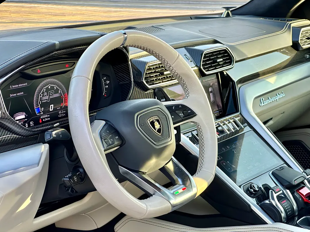LAMBORGHINI URUS 2020