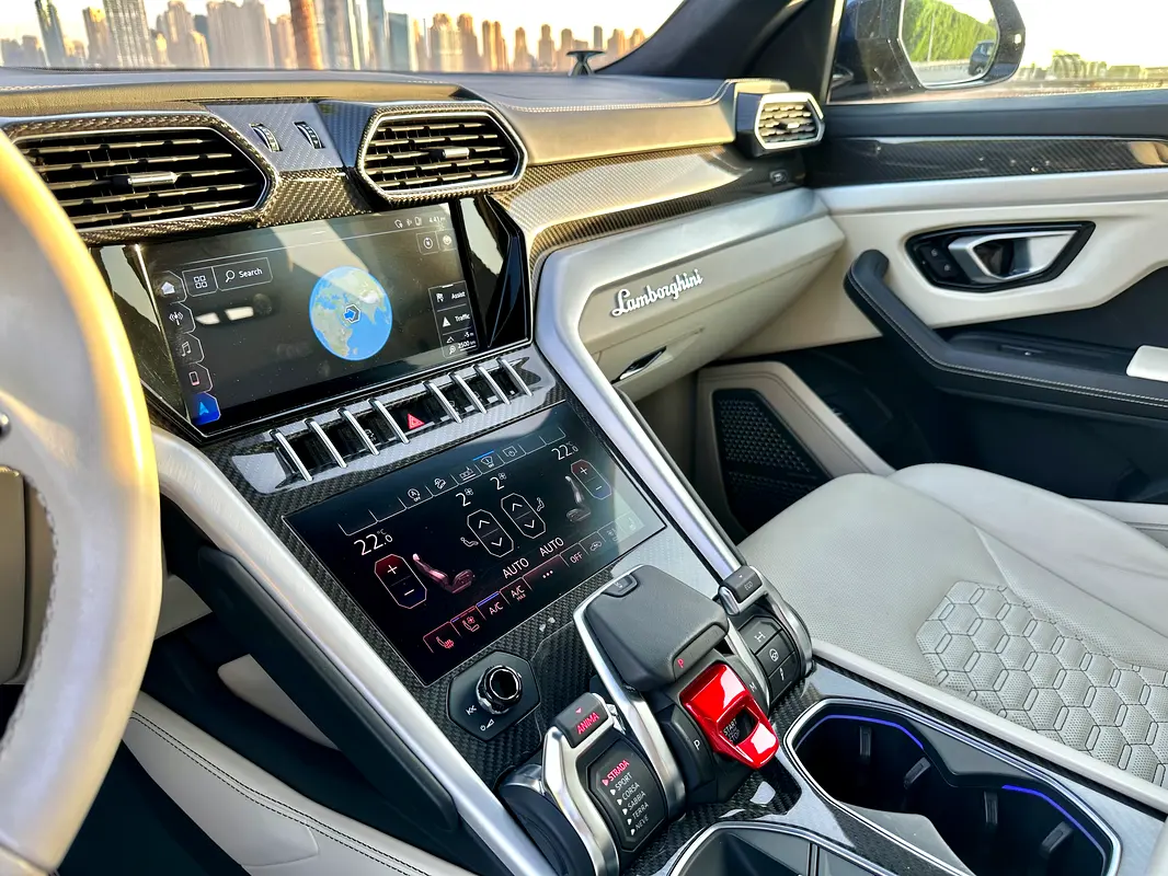 LAMBORGHINI URUS 2020