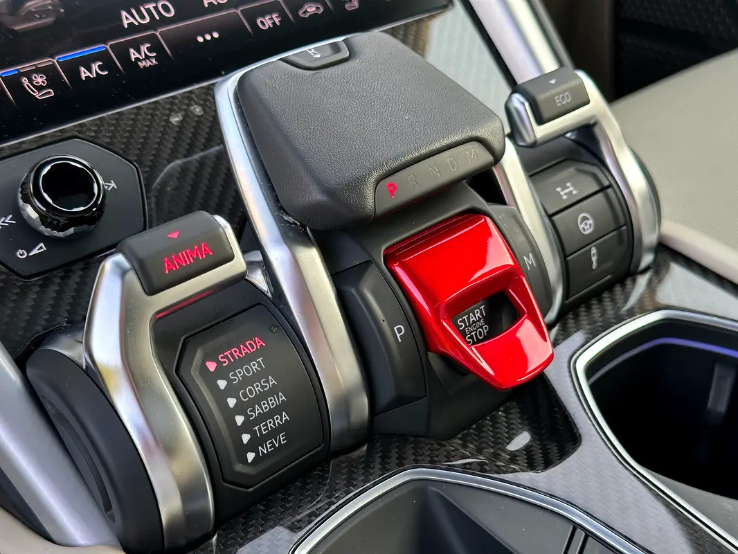 LAMBORGHINI URUS 2020