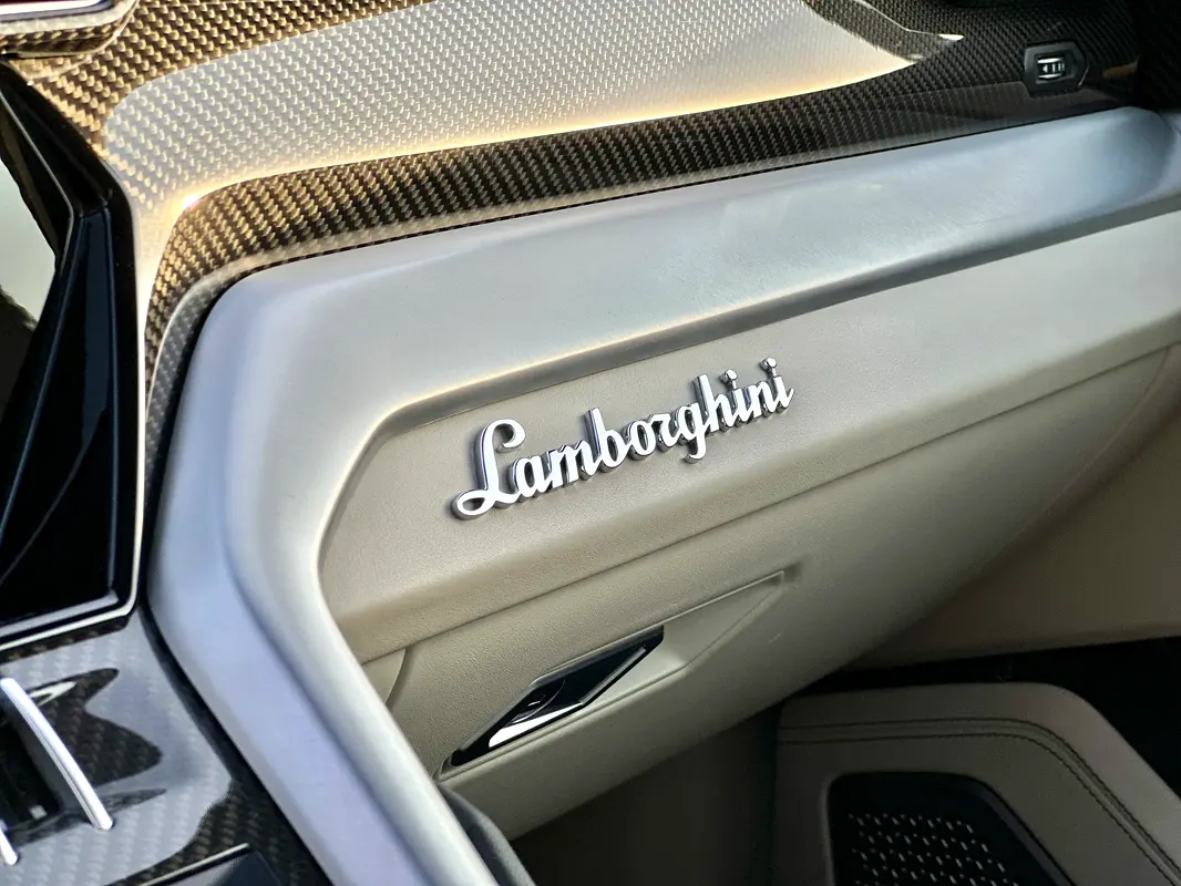 LAMBORGHINI URUS 2020