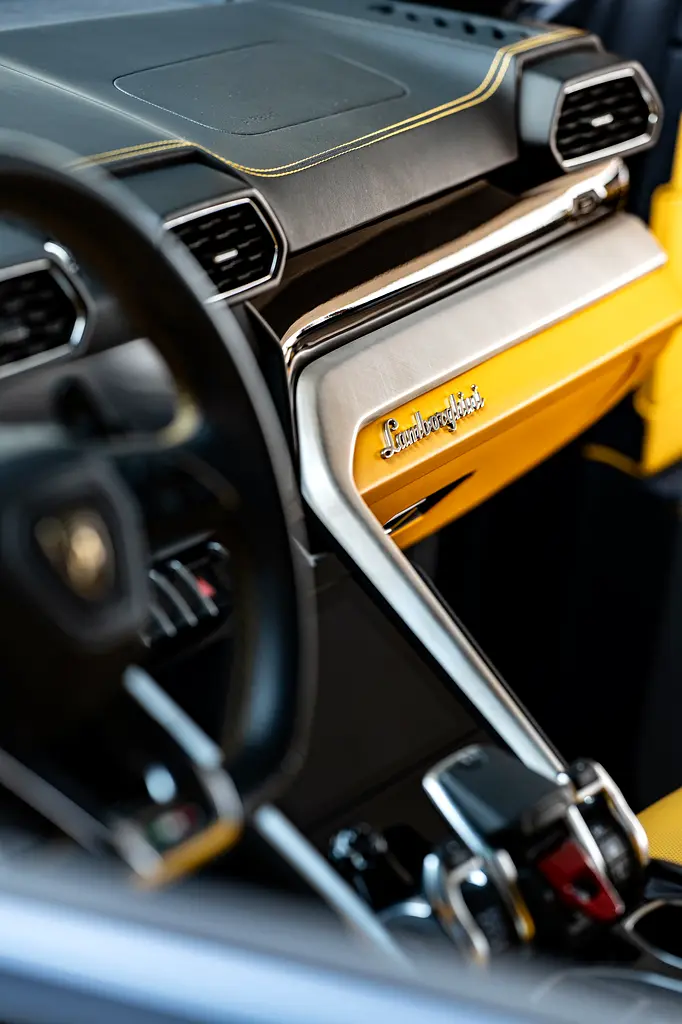 LAMBORGHINI URUS 2020