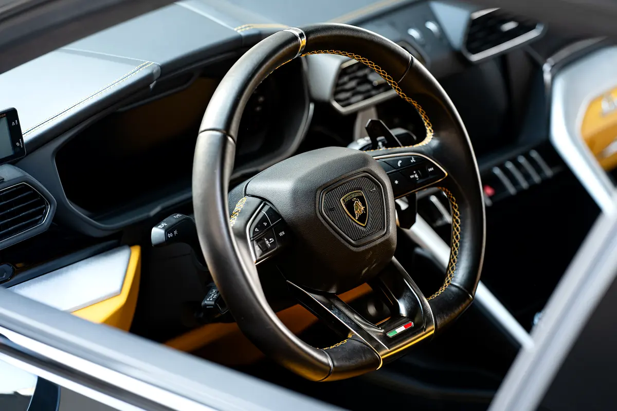 LAMBORGHINI URUS 2020