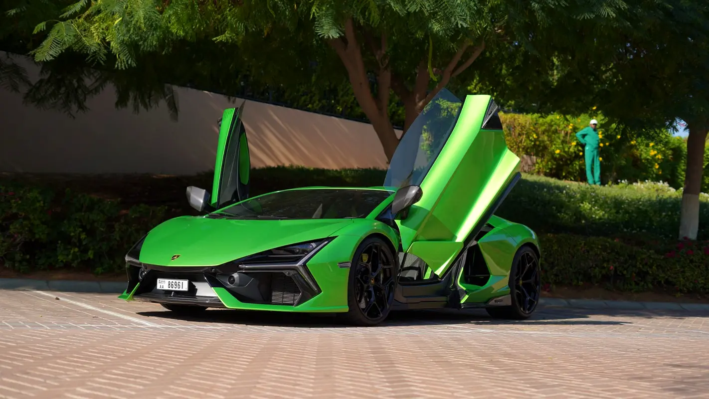 LAMBORGHINI Revuelto 2024