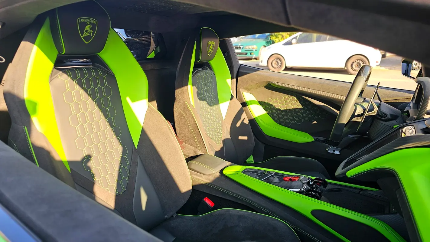 LAMBORGHINI Revuelto 2024