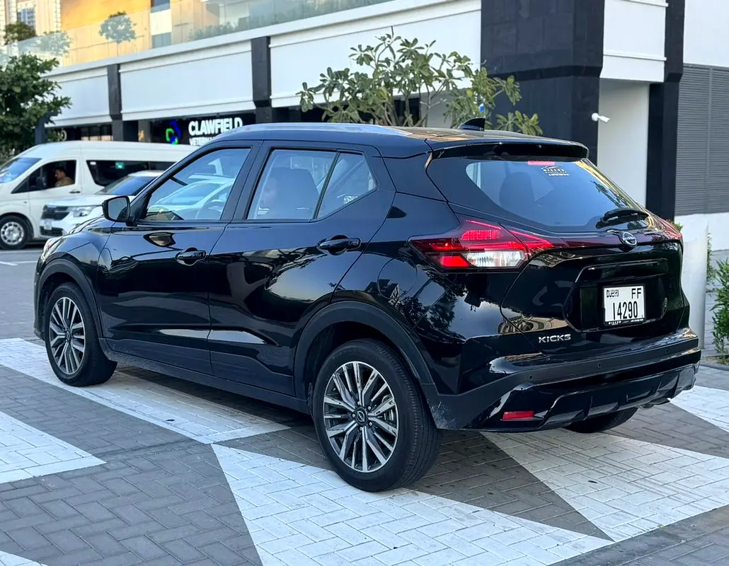 NISSAN KICKS 2025