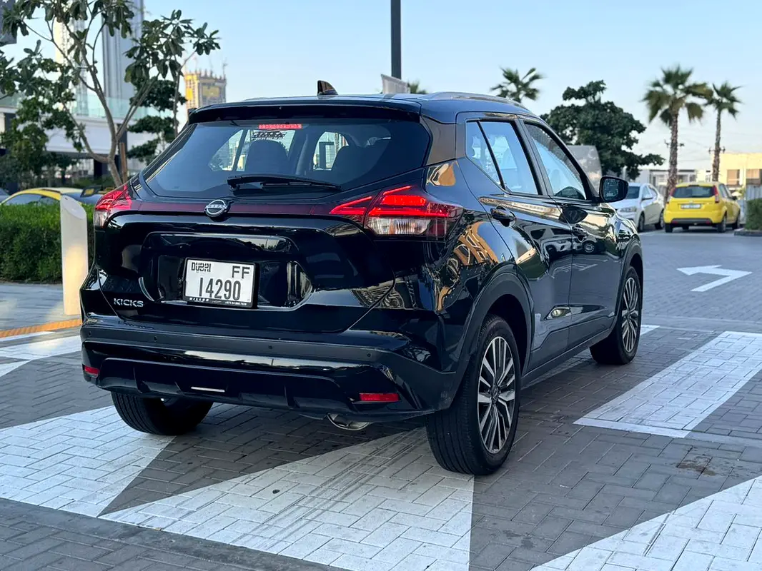 NISSAN KICKS 2025