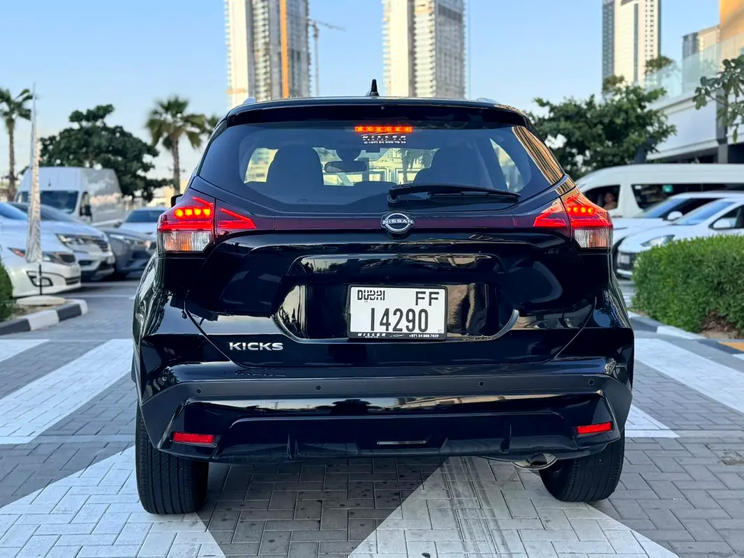 NISSAN KICKS 2025