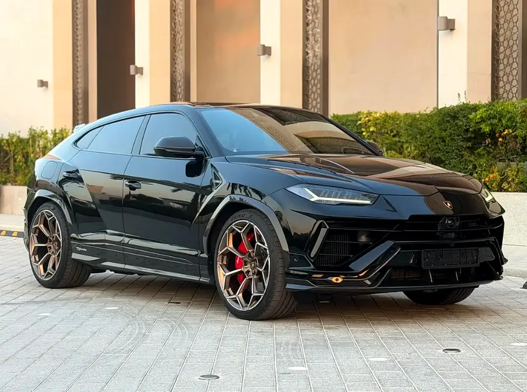 LAMBORGHINI URUS 2024
