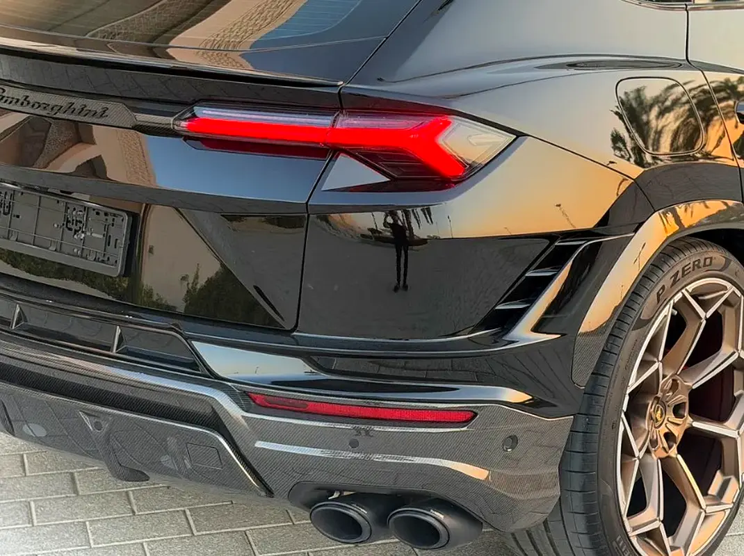LAMBORGHINI URUS 2024
