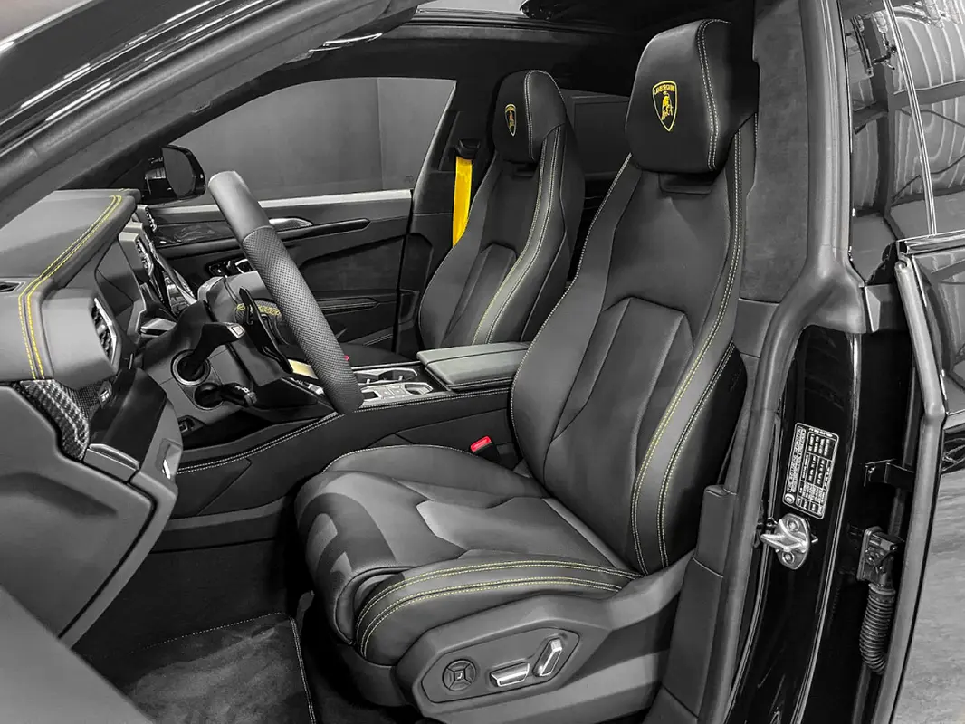 LAMBORGHINI URUS 2024