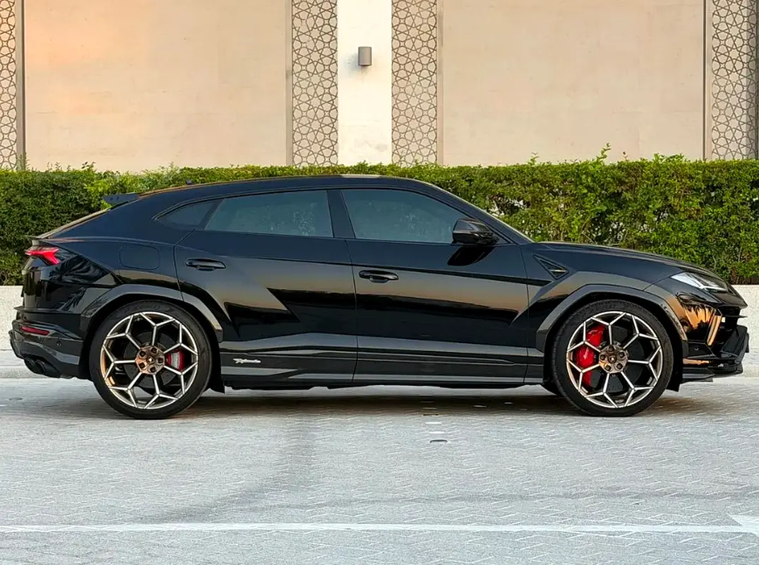 LAMBORGHINI URUS 2024