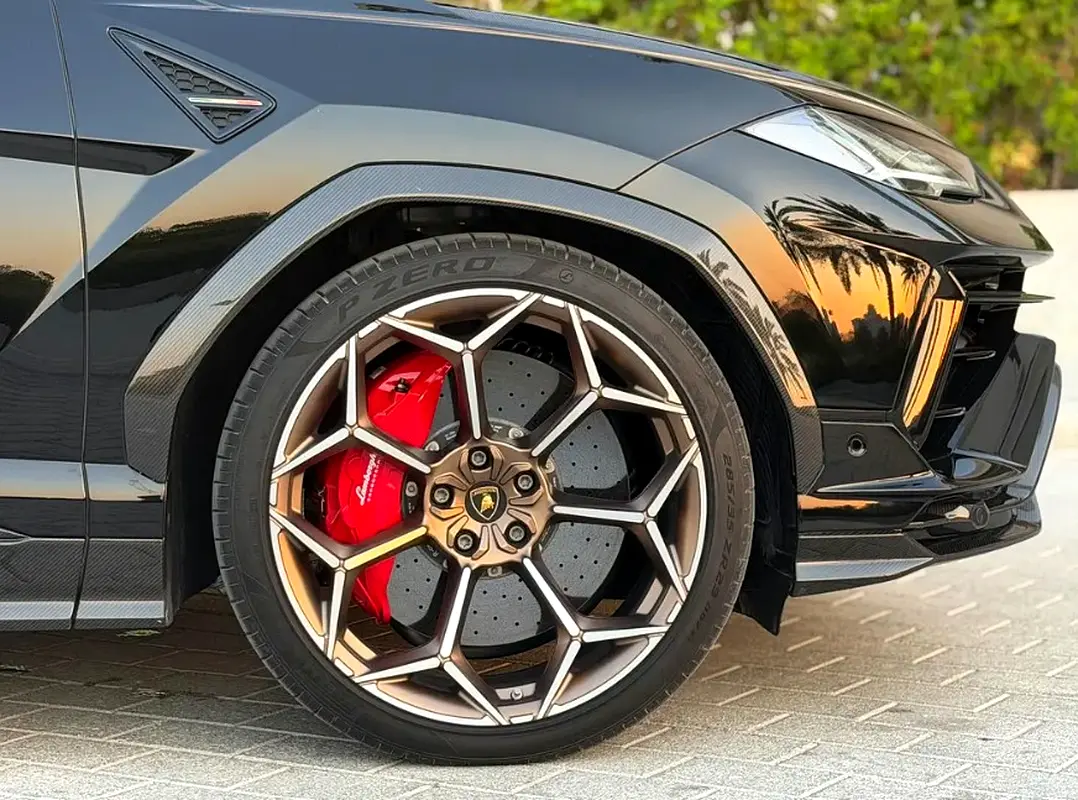 LAMBORGHINI URUS 2024