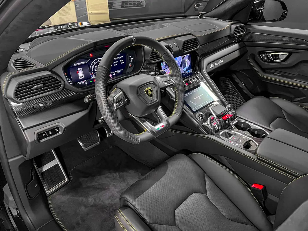 LAMBORGHINI URUS 2024