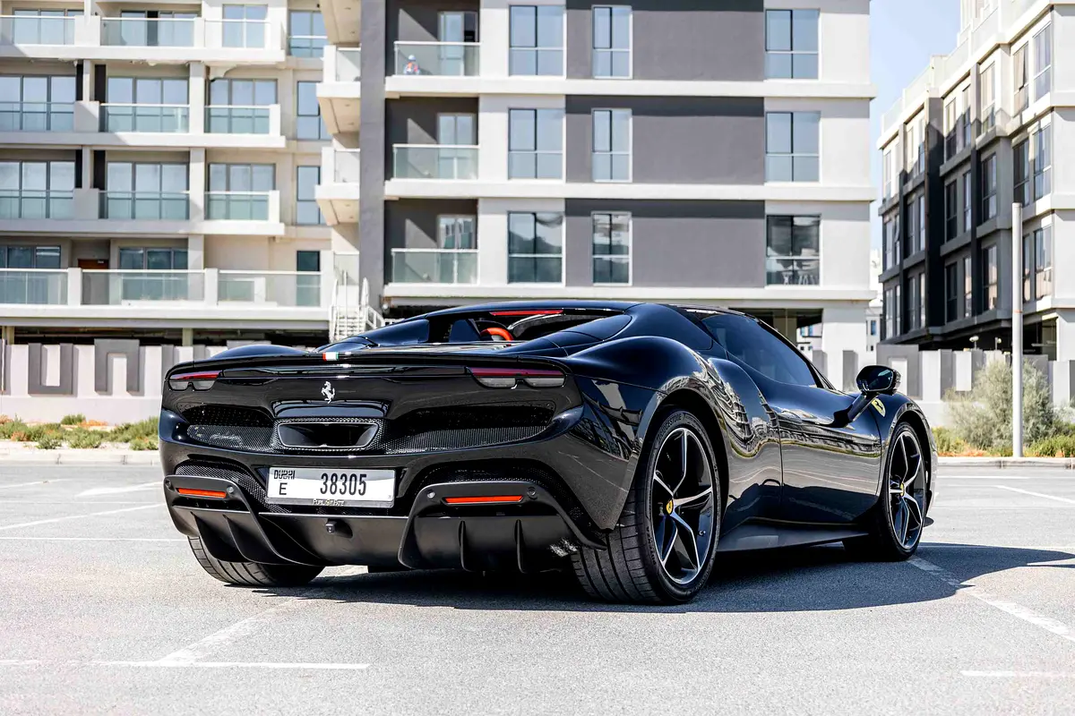 فيراري 296 GTS 2024