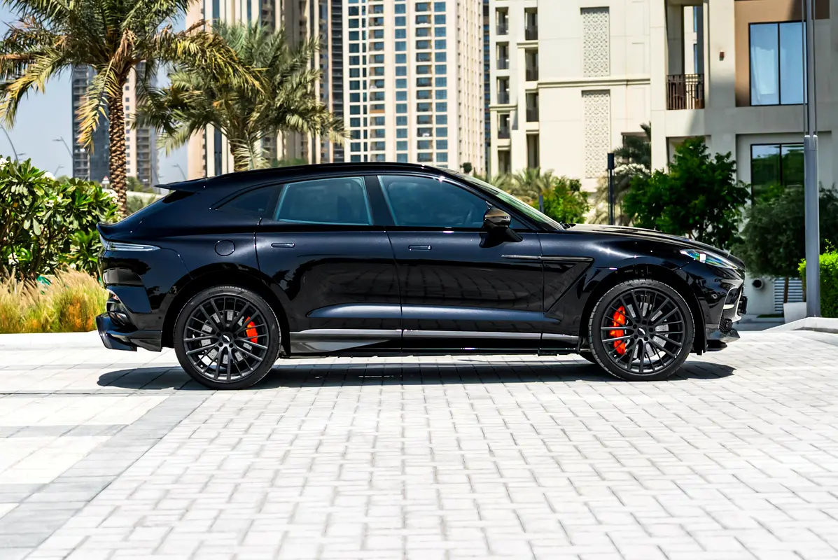 ASTON MARTIN DBX 2023