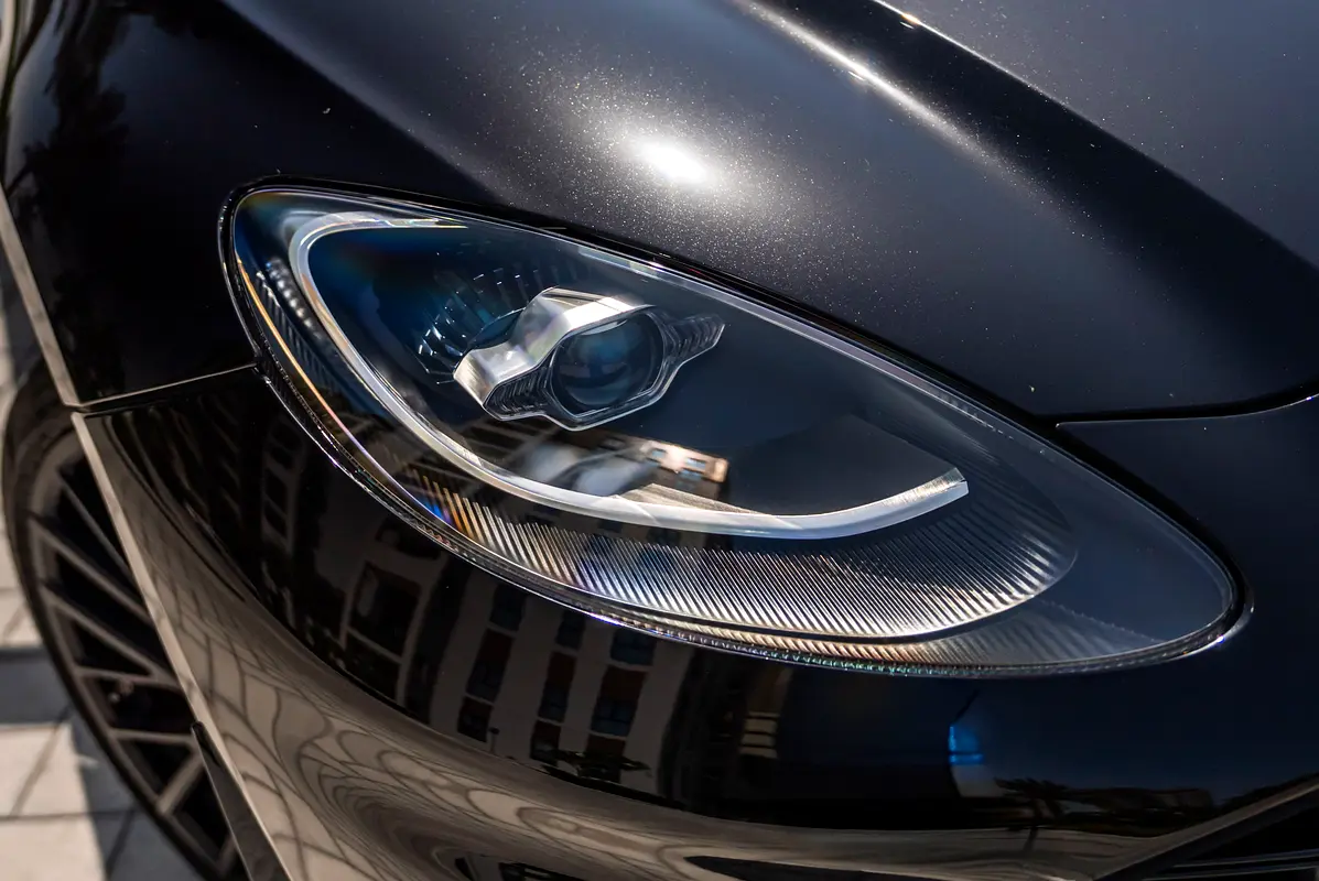 ASTON MARTIN DBX 2023