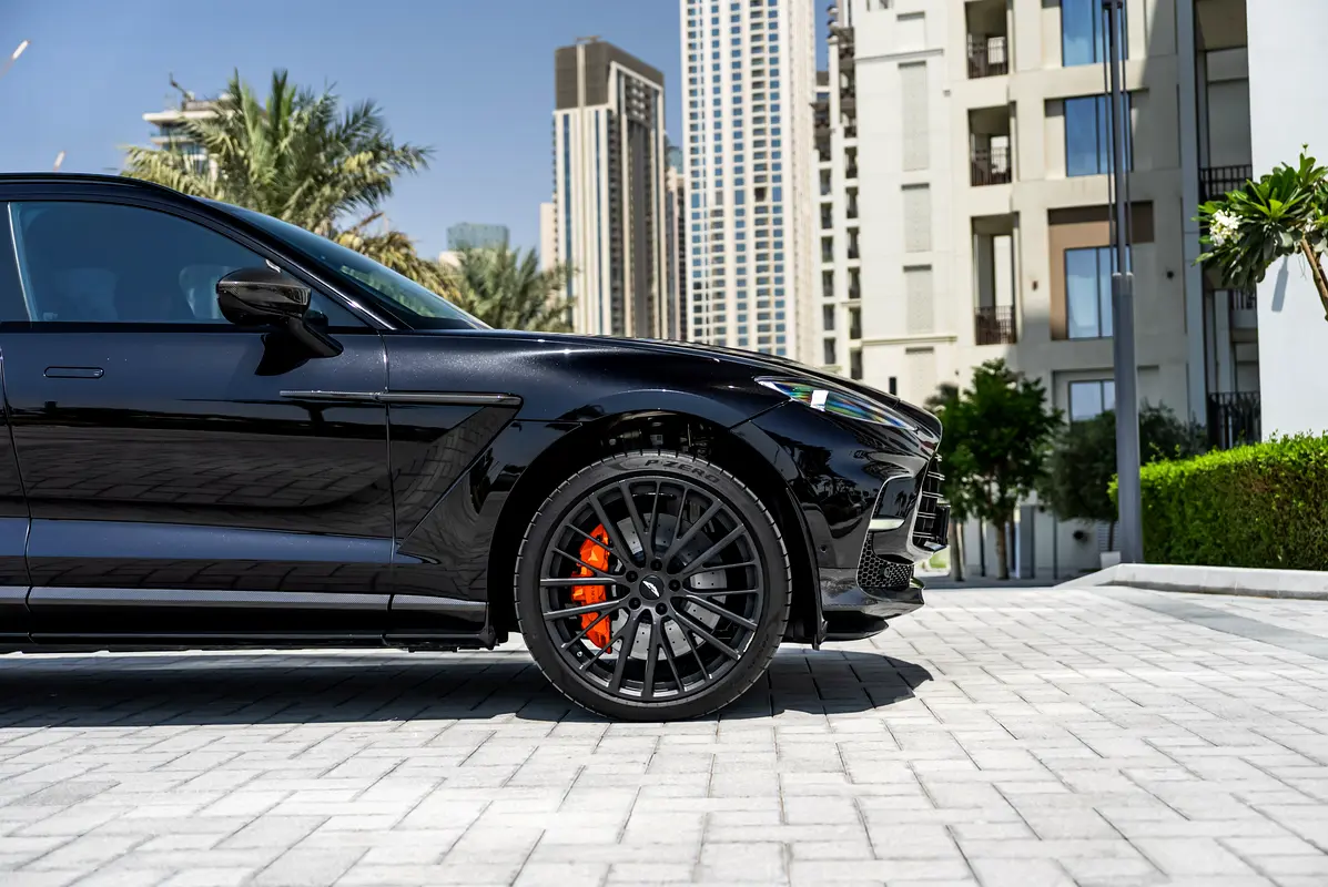 ASTON MARTIN DBX 2023