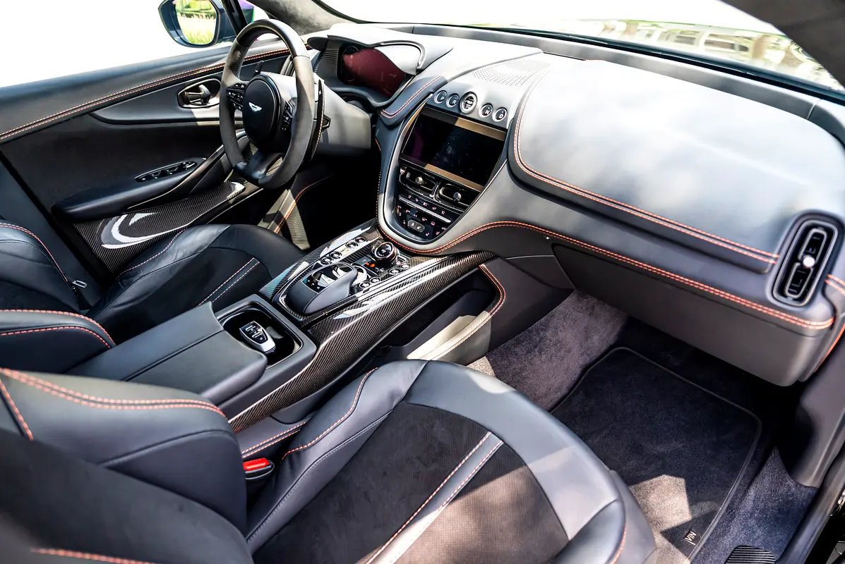 ASTON MARTIN DBX 2023