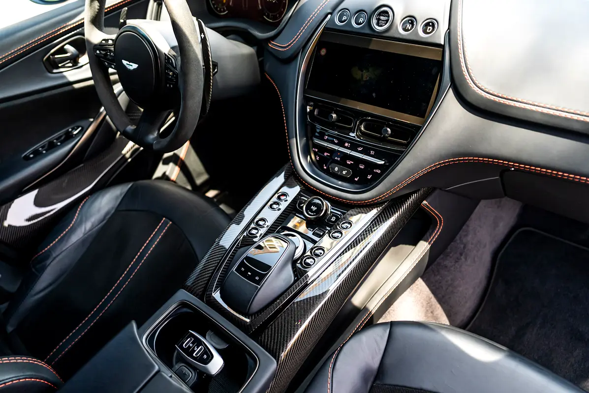 ASTON MARTIN DBX 2023